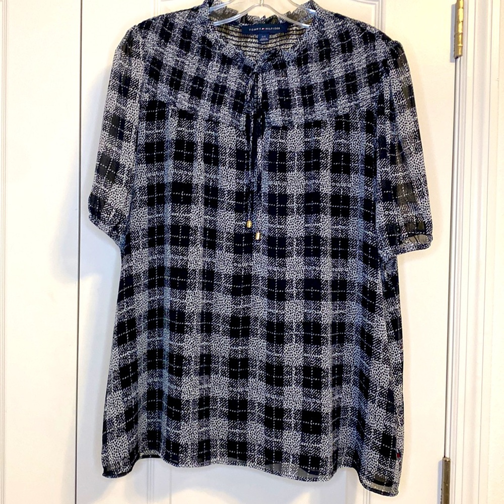 Tommy Hilfiger women’s pullover blouse size large black and white check.